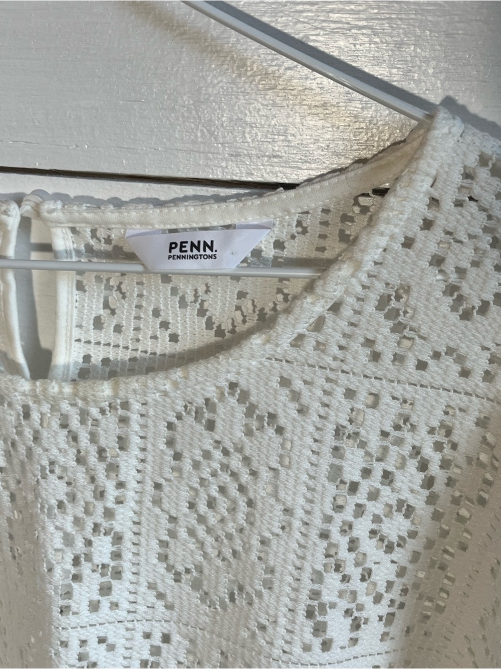Pennington’s White Crochet Lace Short Sleeve Top - Picture 2 of 4